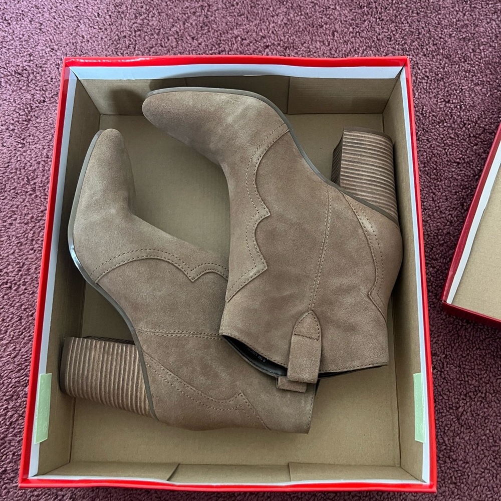 NWOT Aerosoles Tan Suade Boots